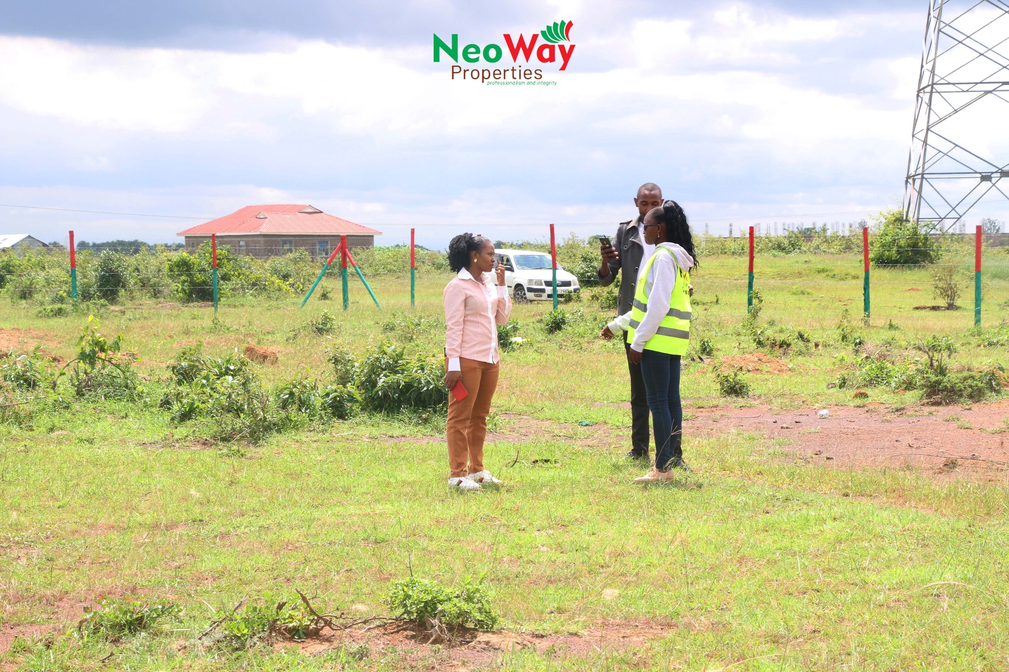 Neoway Properties sales team assisting clients with property selection